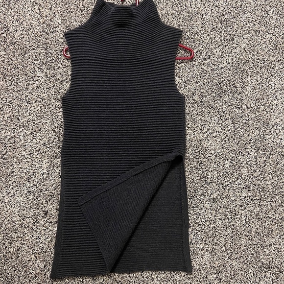 Wilfred Durandal Sleeveless Sweater - Picture 3 of 4